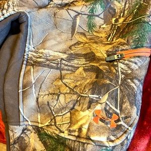 YXL Under Armor fleece lined hunting pants.